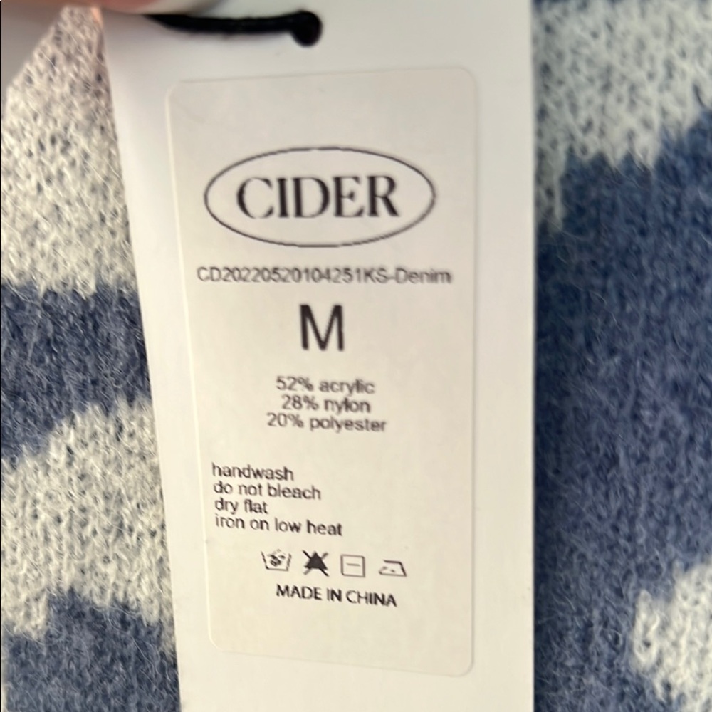 Cider Blue and White Floral Knit Sweater - Picture 6 of 8